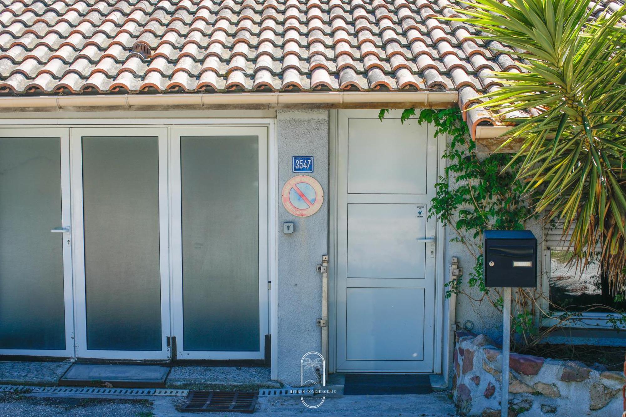 Maison Sur L'Eau-Hyeres-Almanarre-Parkings Clim Wifi By Hc Exterior foto