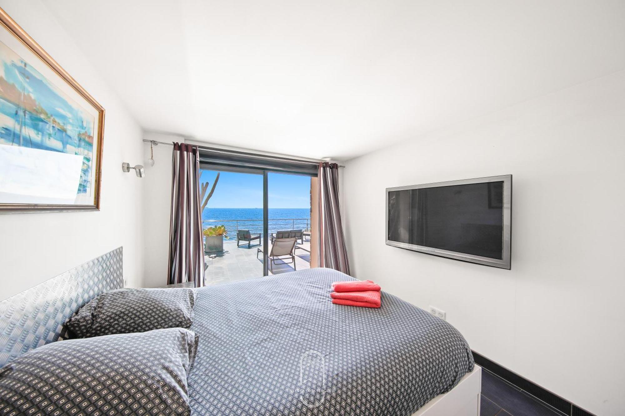 Maison Sur L'Eau-Hyeres-Almanarre-Parkings Clim Wifi By Hc Exterior foto